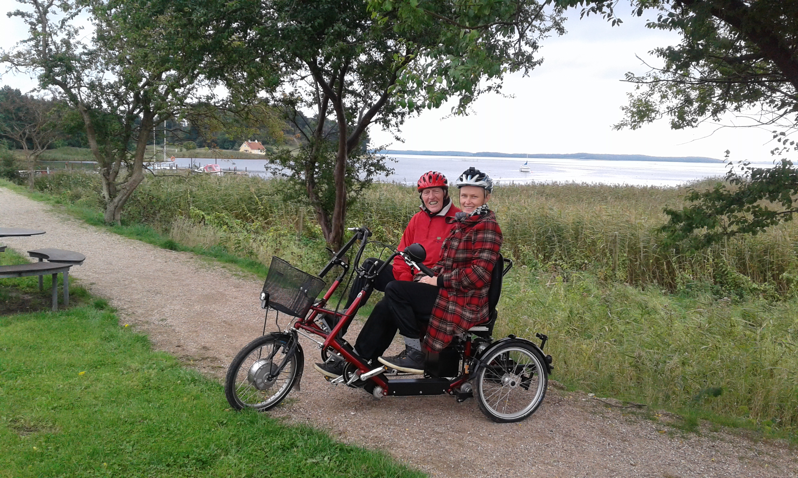 Beboer og ergoterapeut er på cykeltur